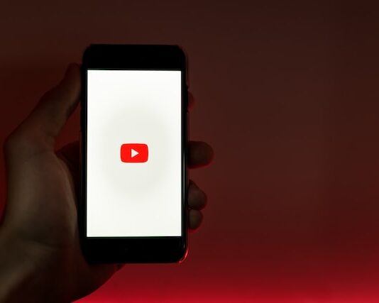 Jak przyciągnąć i zwiększyć liczbę subskrybentów kanału na YouTube