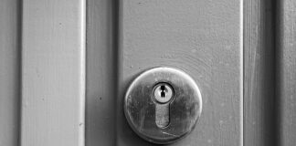 Ile kołków na 1 m2 styropianu?