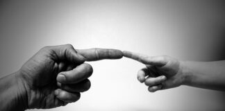 Jak długo dziecko powinno spać z rodzicami w pokoju?