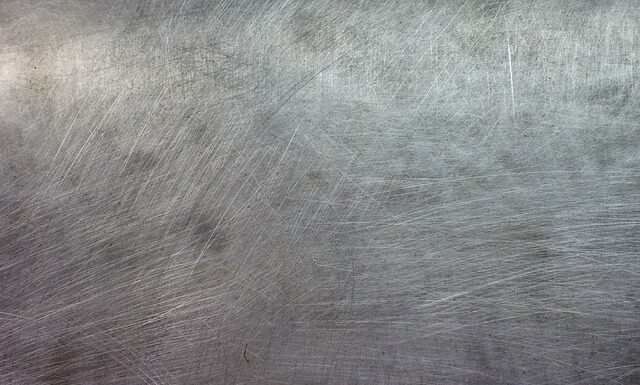 Jak usunąć zadrapania lakieru na zderzaku?