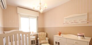 Co lepsze dostawka czy łóżeczko?