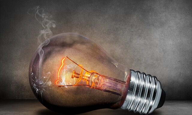 Dlaczego dym z komina cofa się do domu? Dlaczego dym z komina cofa się do domu?