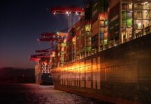 Ile waży kontenerowiec?