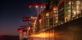 Ile waży kontenerowiec?