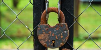 Czy da się otworzyć kłódkę bez klucza?