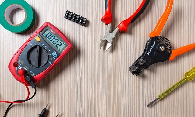 Czy taśmą izolacyjną się pali? Czy taśmą izolacyjną się pali?