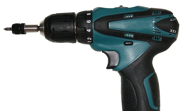 Jak odkręcić uchwyt od wiertarki Bosch?