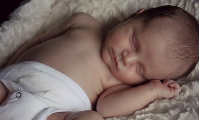 Jak oduczyć 8 letnie dziecko spania z rodzicami?