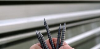 Jak mocować do styropianu?