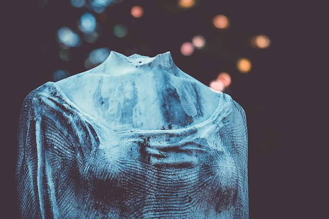 Jak naprawić uszkodzony lakier bezbarwny na samochodzie? Jak naprawić uszkodzony lakier bezbarwny na samochodzie?