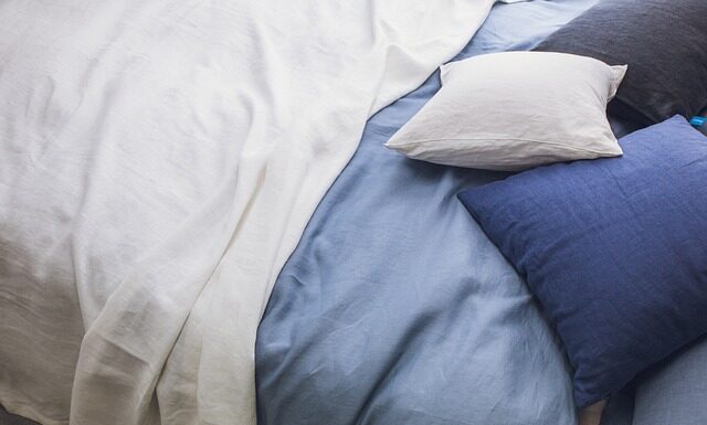 Jaka kołdrę wybrać całoroczną?