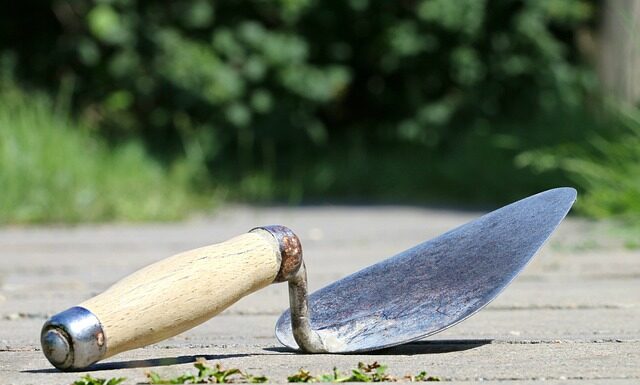 Czy można kłaść szpachlę na lakier?