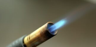 Jaka dysza do bazy i lakieru?