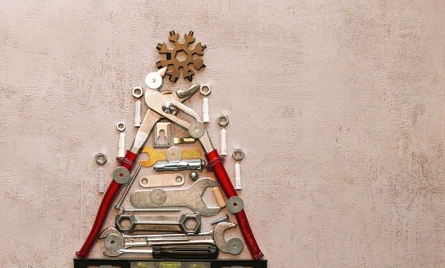 Do czego służy śrubokręt krzyżowy?