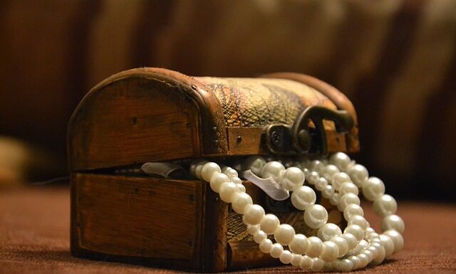 Jak otworzyć kufer od skutera?